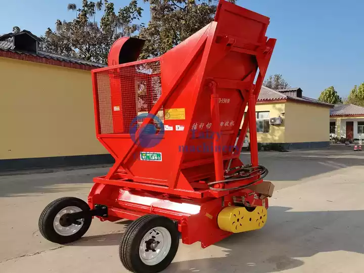 silage harvesting and recycling machine